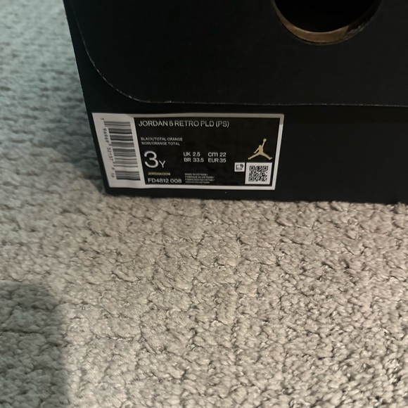 Brand new Jordan 5. Plaid color. - Picture 3 of 4
